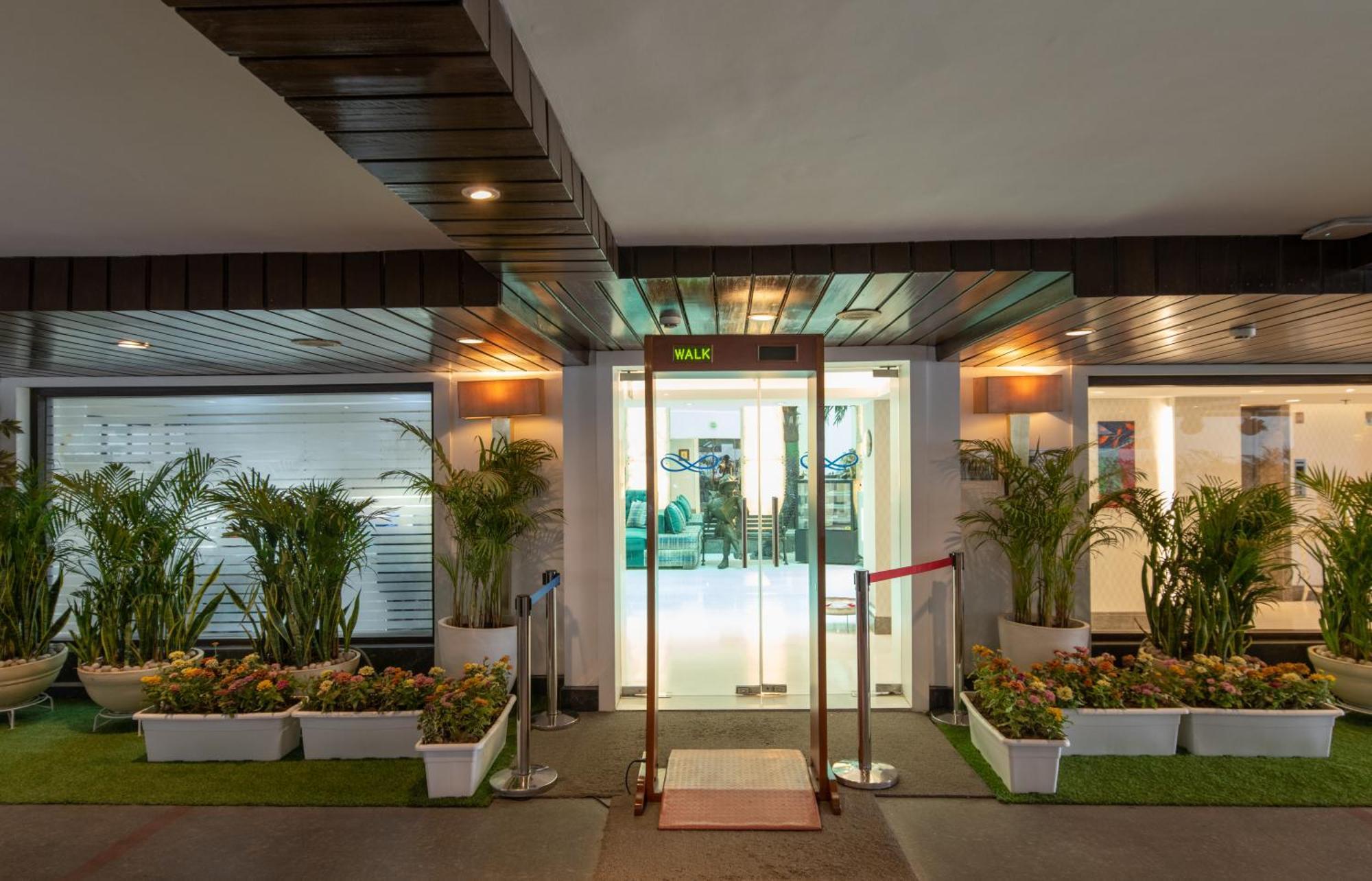 The Ashtan Sarovar Portico Nova Deli Exterior foto